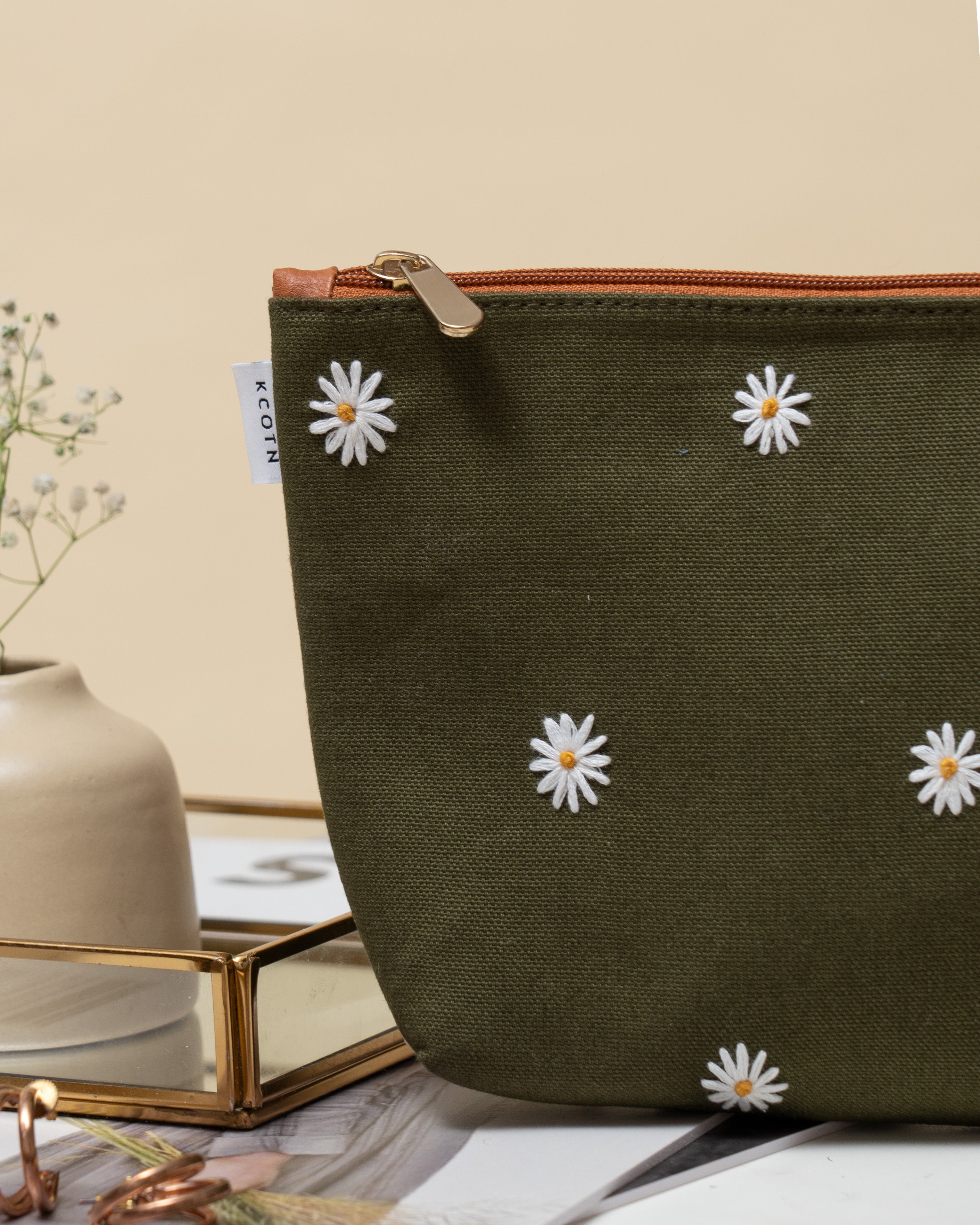 Daisy Pouch
