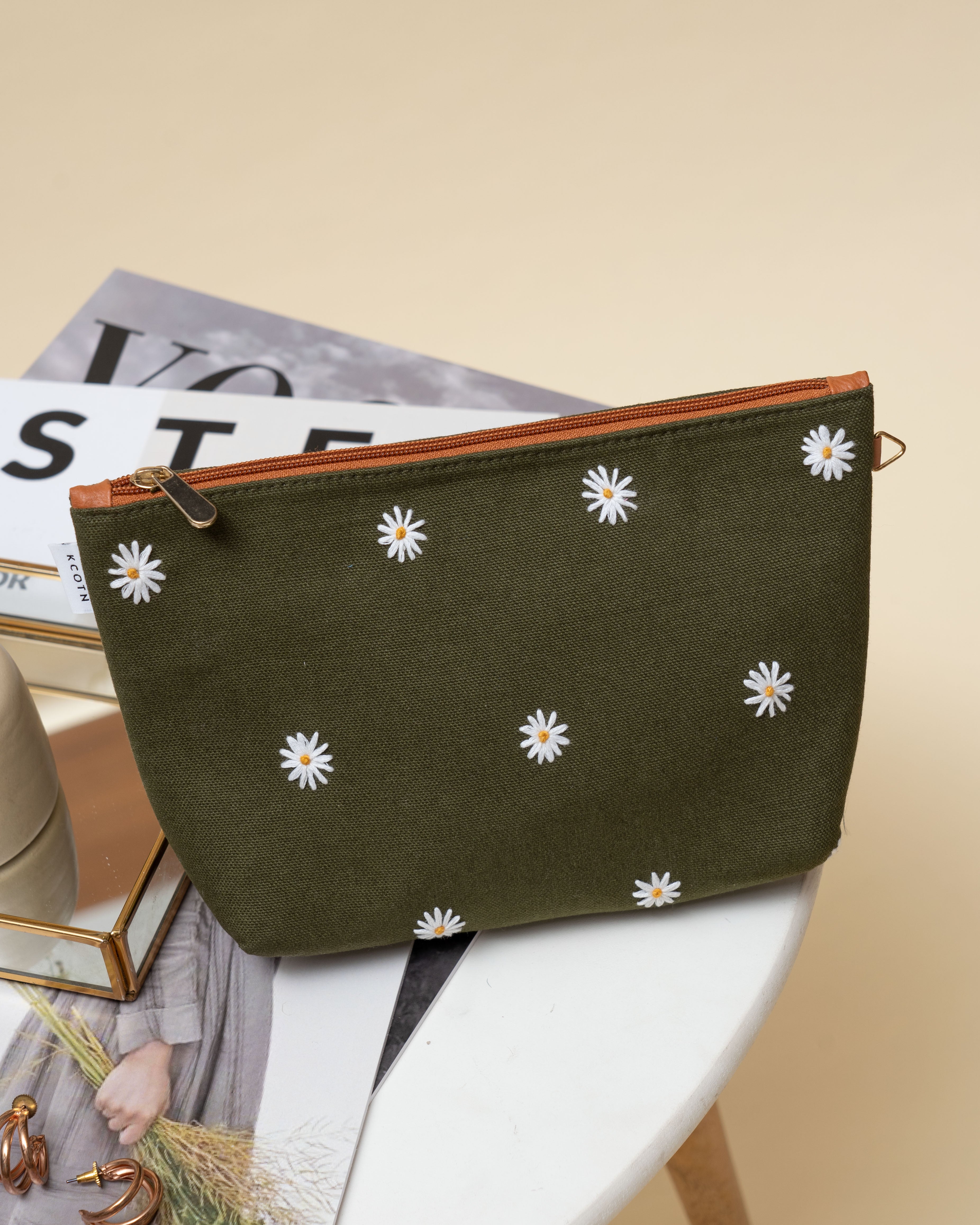 Daisy Pouch