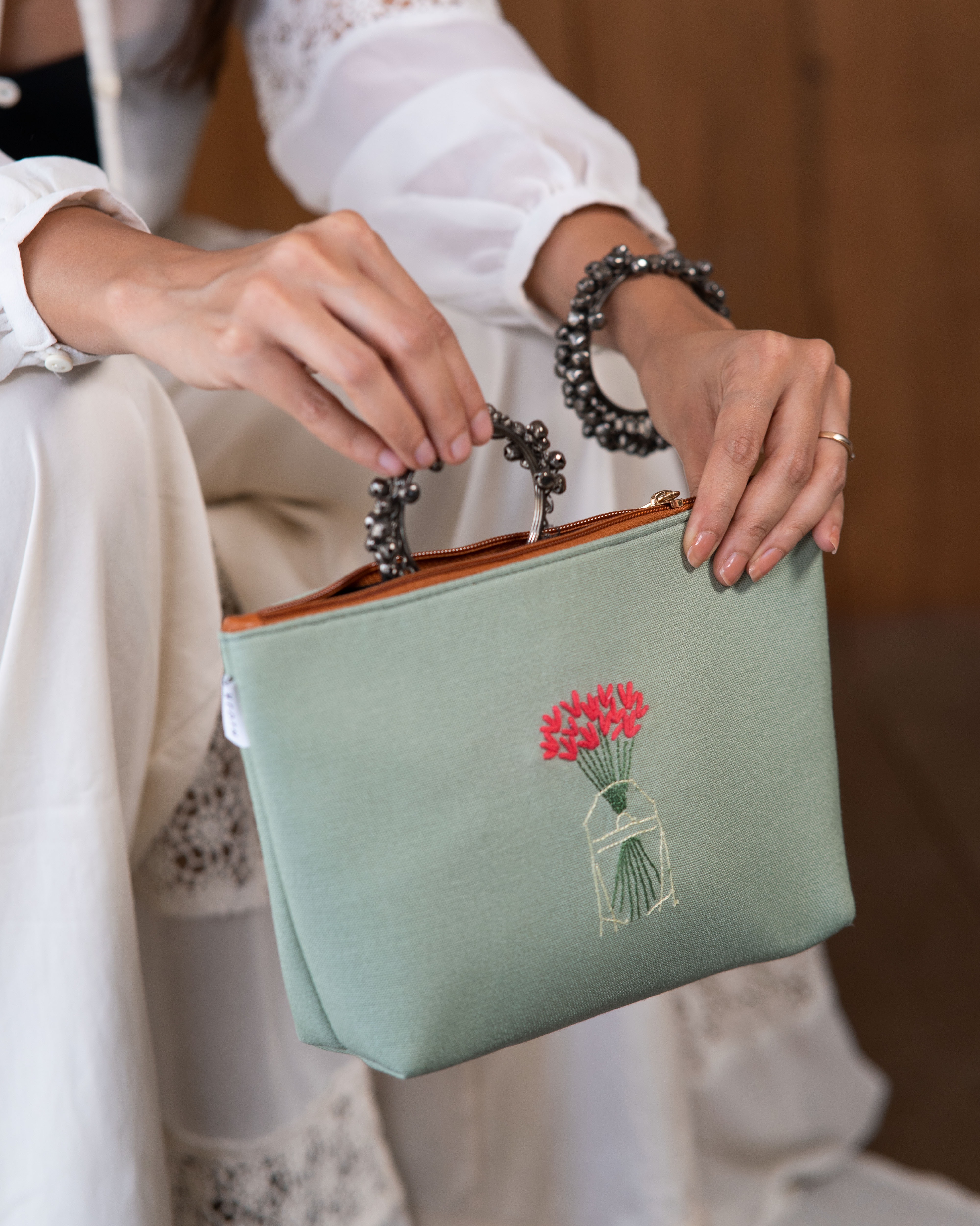 Bouquet Pouch