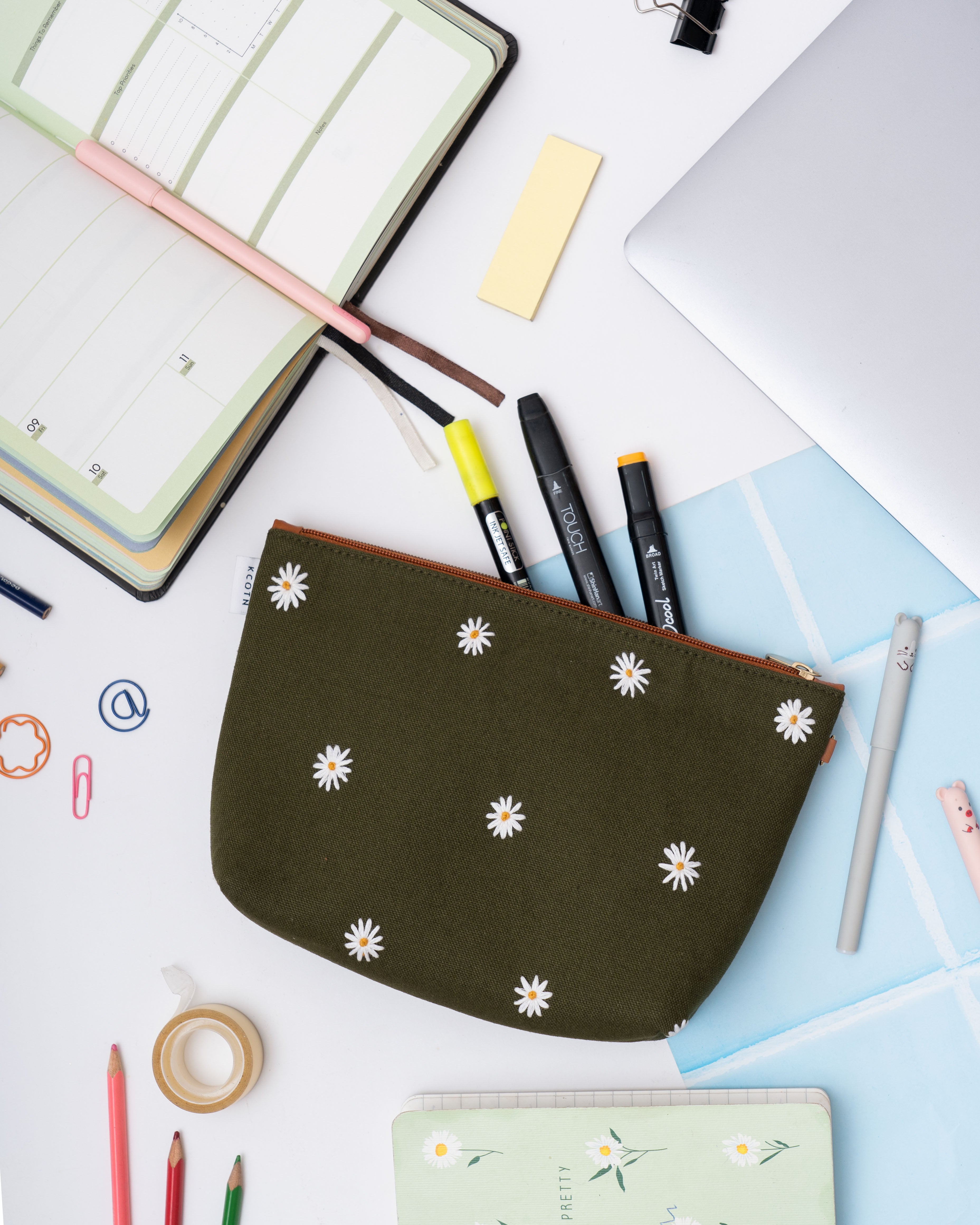 Daisy Pouch