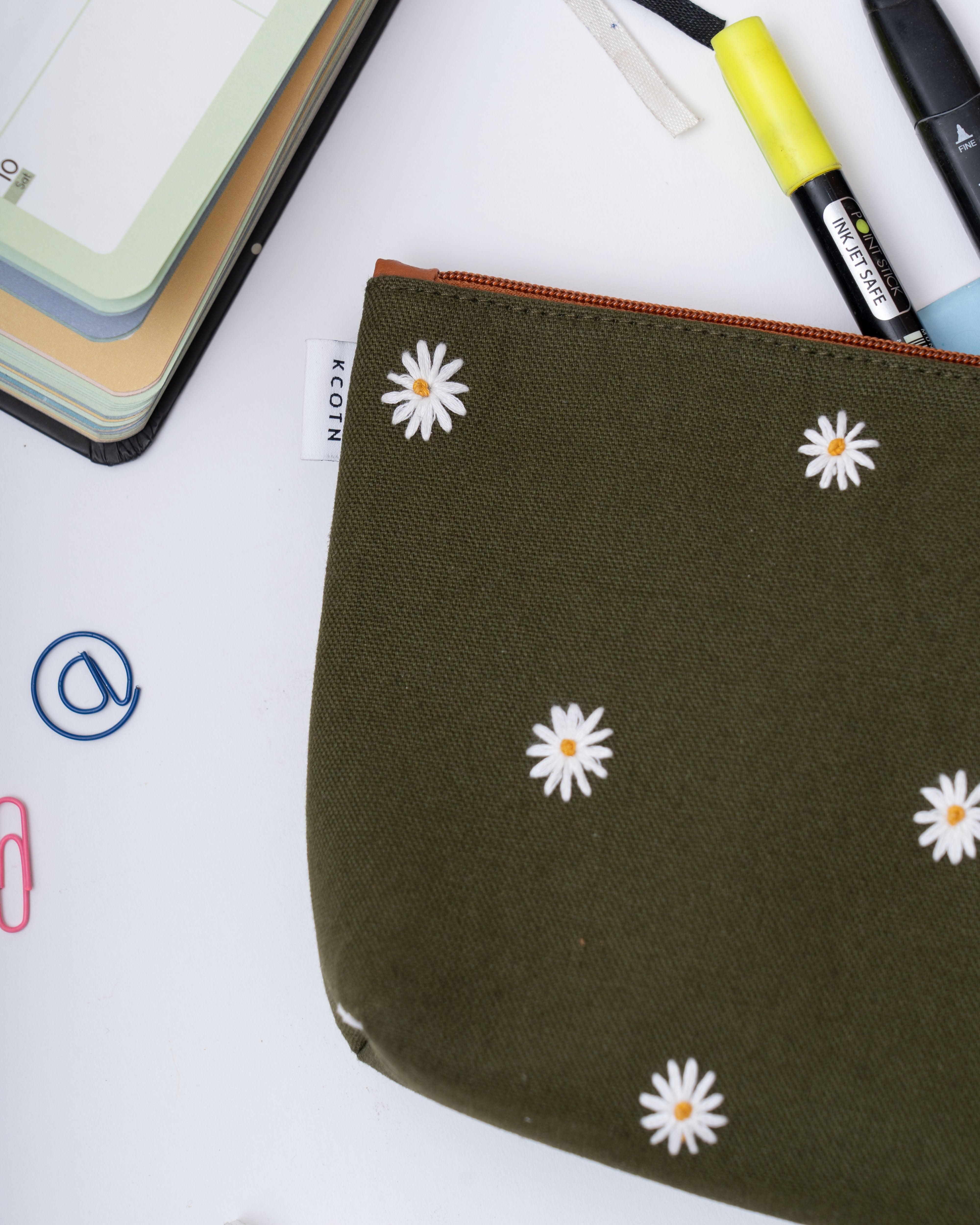 Daisy Pouch