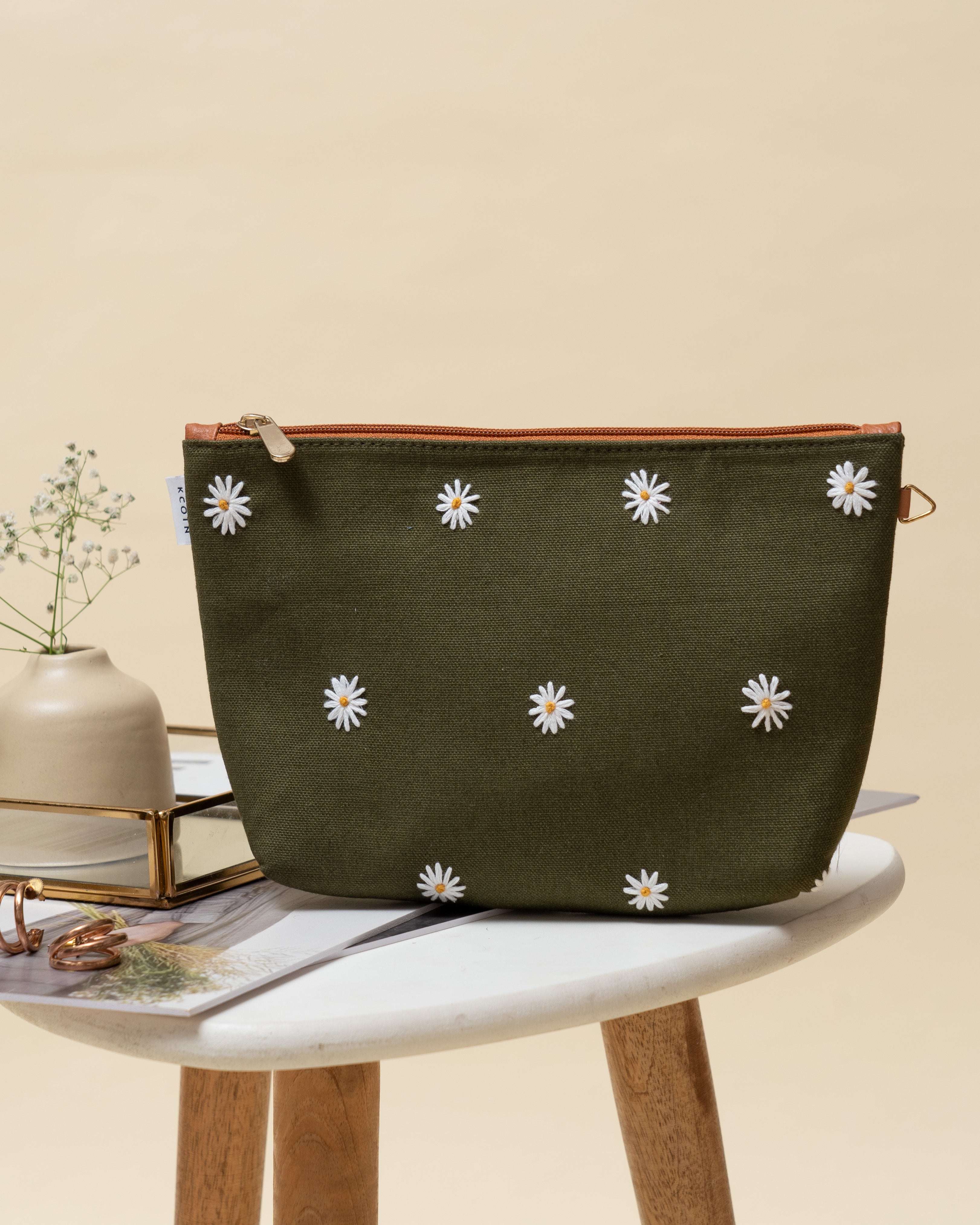 Daisy Pouch